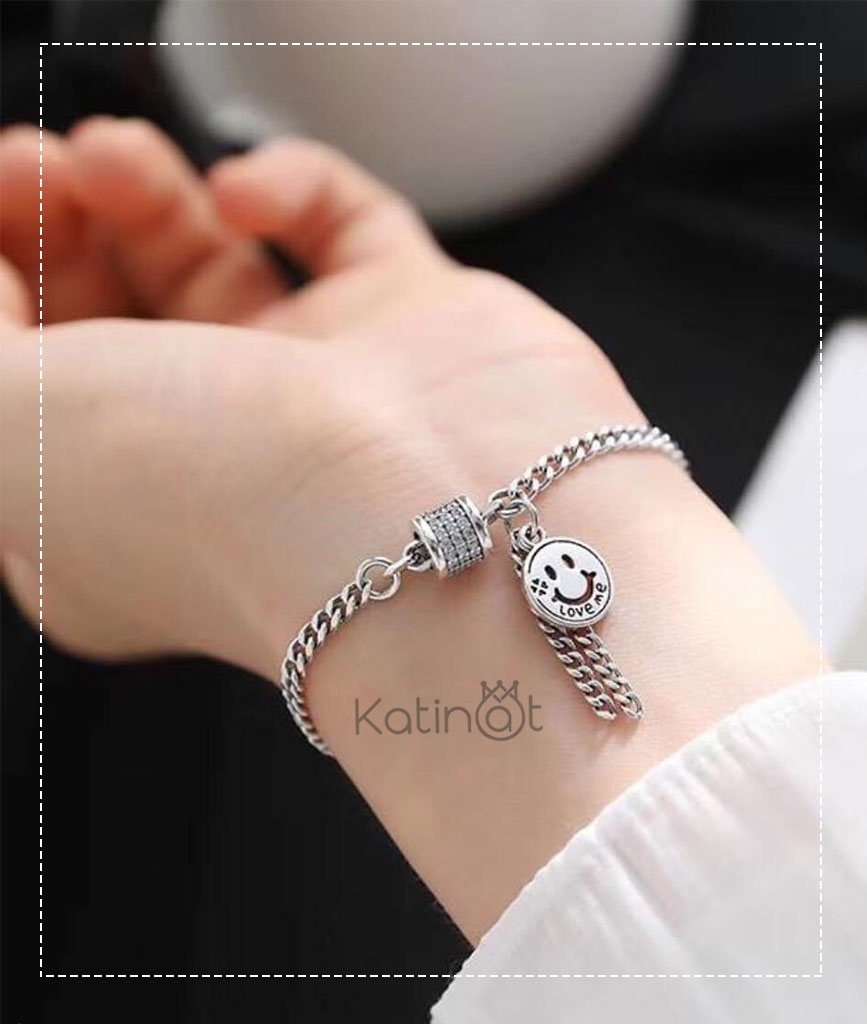 Lắc tay bạc kiểu móc xích có treo mặt cười