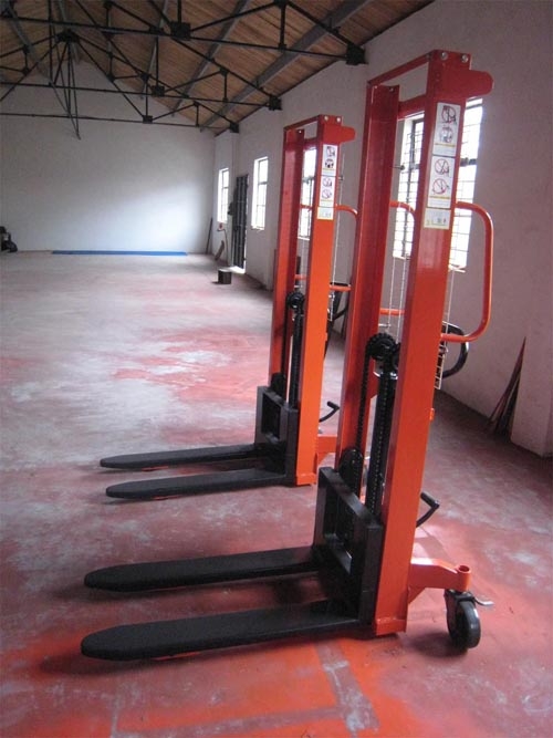 Xe nâng tay cao 1500 Kg hiệu SINOLIFT model CTY1500-16F