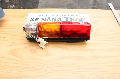 Cụm đèn hậu xe nâng NISSAN mã HS-LL026 hàng mới 100%.