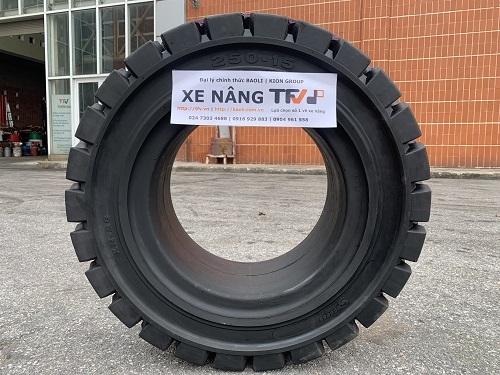 Lốp đặc xe nâng kích thước 2.50-15 hiệu Success