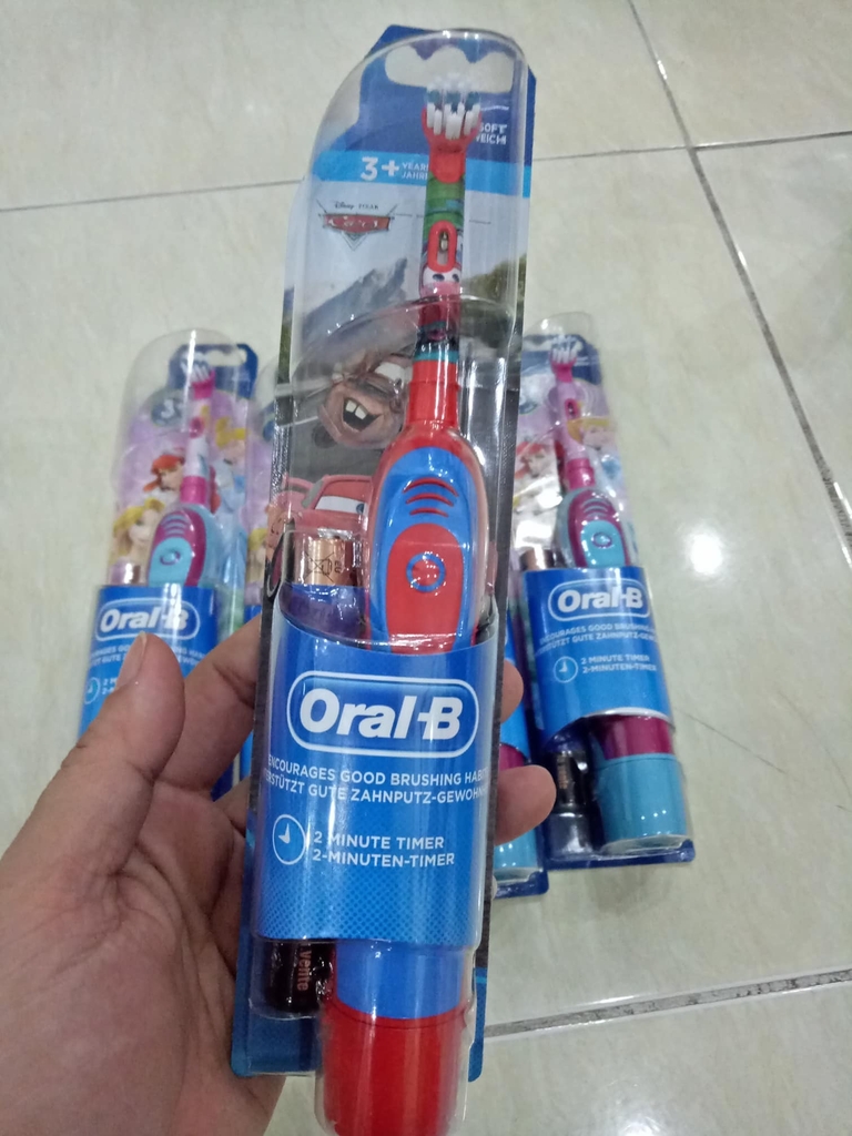 Bàn chải đánh răng bằng pin ORAL B  cho bé