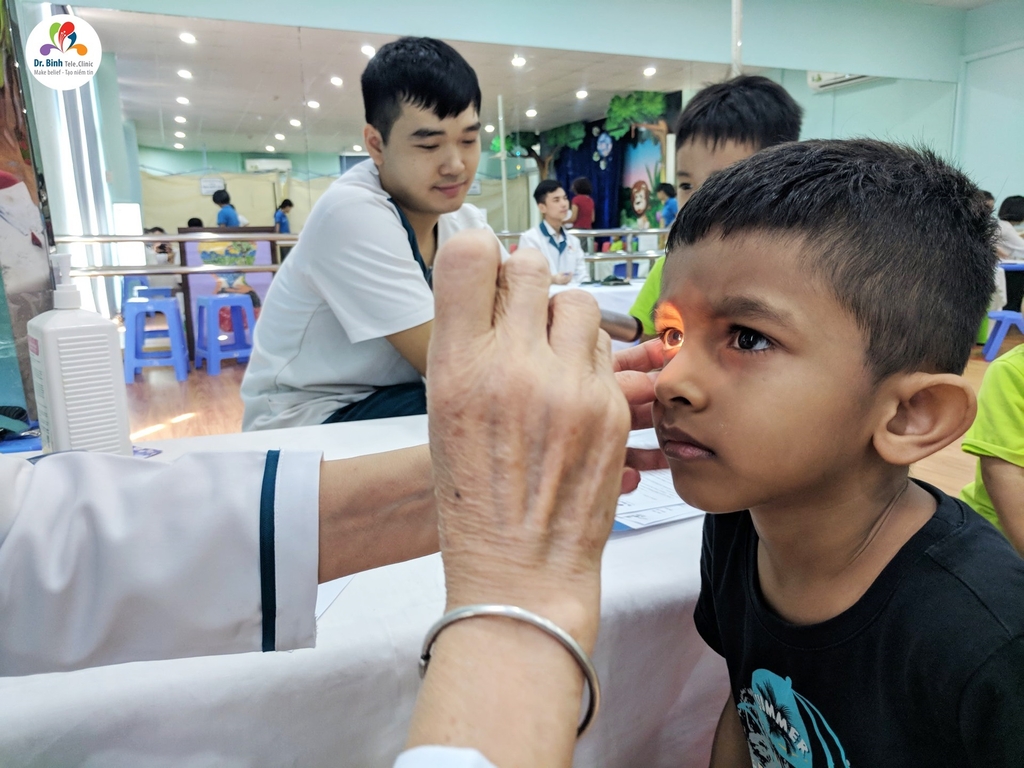 kham-rang-cho-tre-em