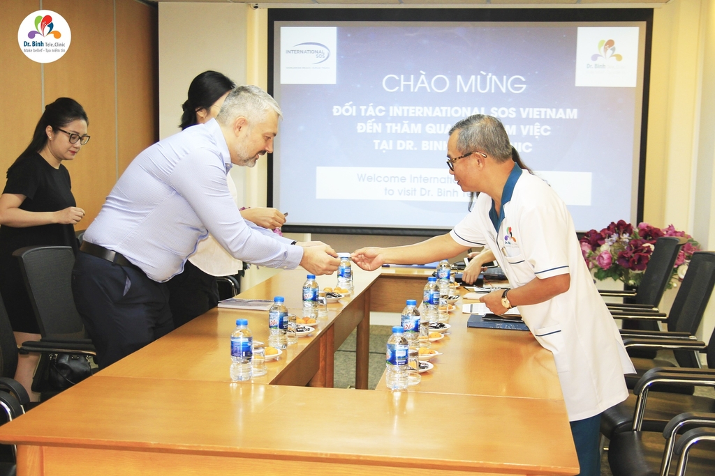 drbinh-tiep-don-international-sos-vietnam