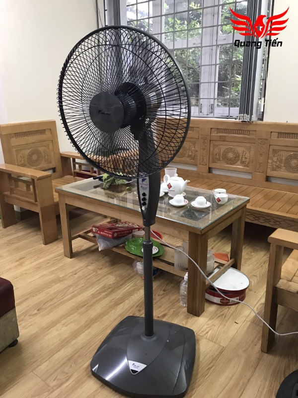 Quạt cây đứng Ching Hai HS966
