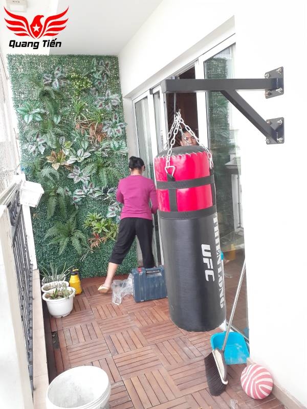 Giá treo bao cát 8 lỗ sắt siêu chắc kèm vòng bi sơn tĩnh điện QT210