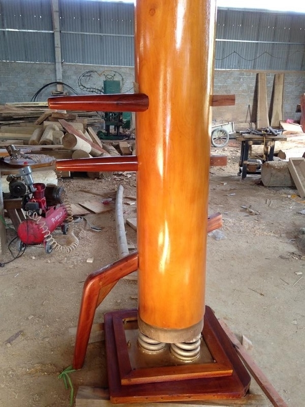 Mộc nhân D 35cm+ Tay chân gỗ nghiến + Đế lò xo tầu hỏa - Nhagobinhthuoc.com