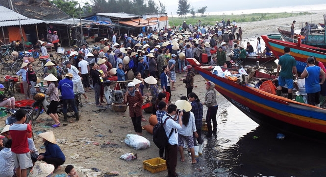 Chợ cá bãi Gò, Hà Tĩnh nhộn nhịp trở lại