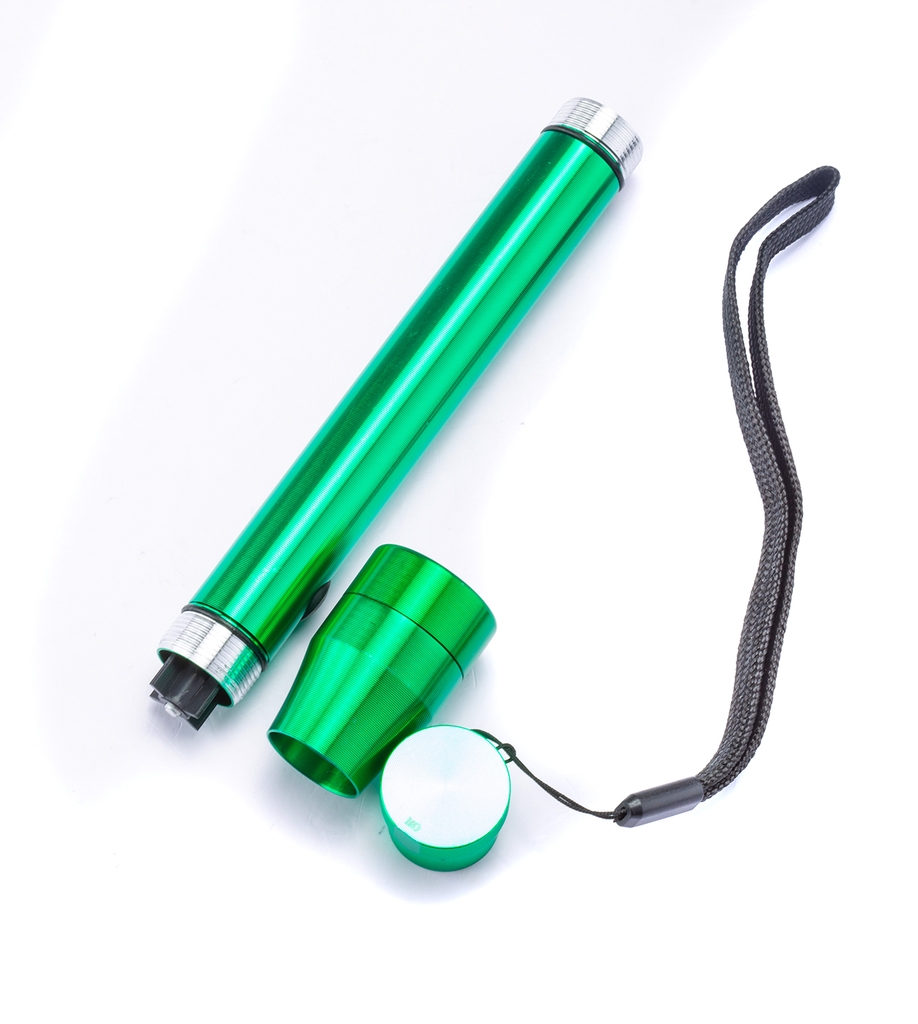 Đèn pin loại cầm tay 90LM SATA 90732A - ALUMINUM FLASHLIGHT 2XAA CELLS