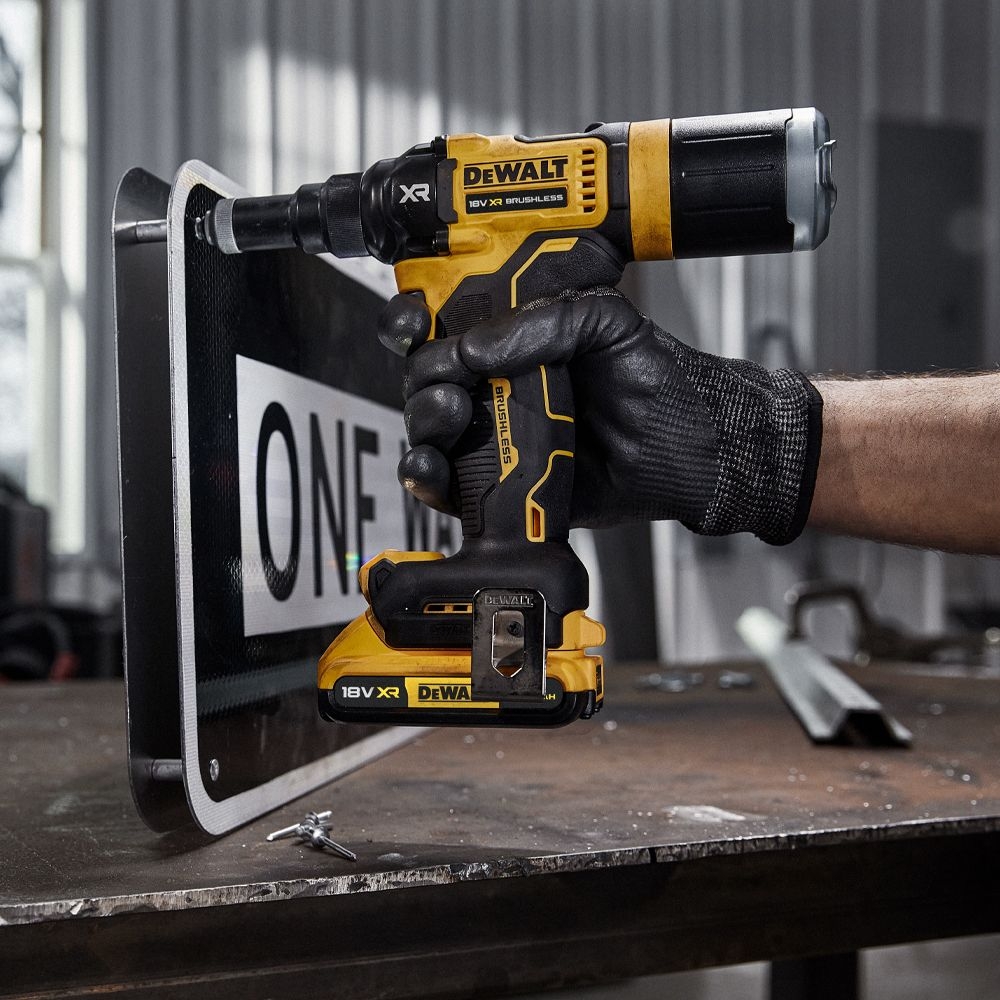 Máy rút rivet dùng pin Dewalt DCF403NT-XJ