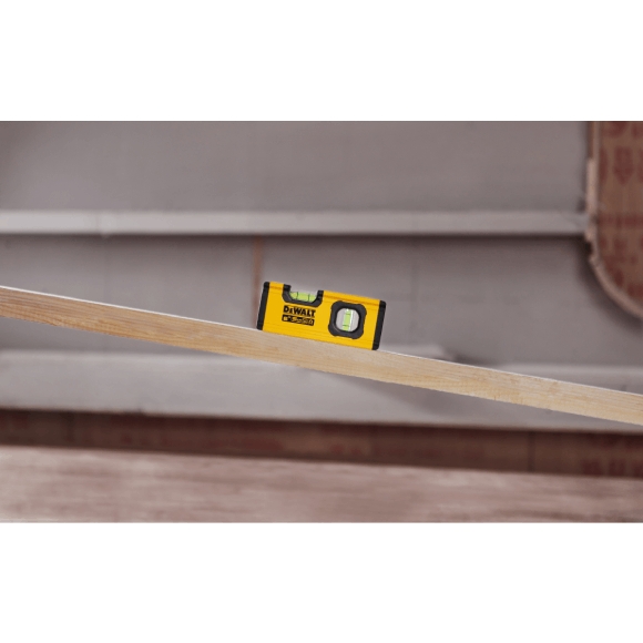 Thước thủy cân bằng Dewalt DWHT42802 150mm