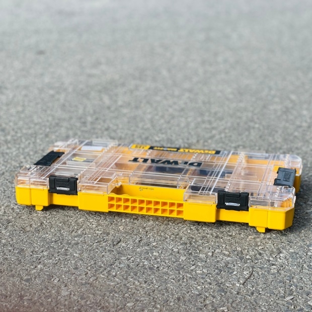 Hộp nhựa Tough-Case lớn Dewalt DT70804