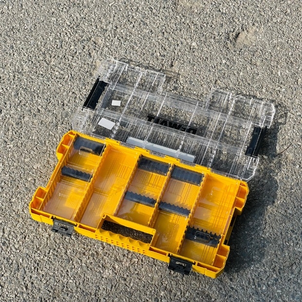 Hộp nhựa Tough-Case lớn Dewalt DT70804