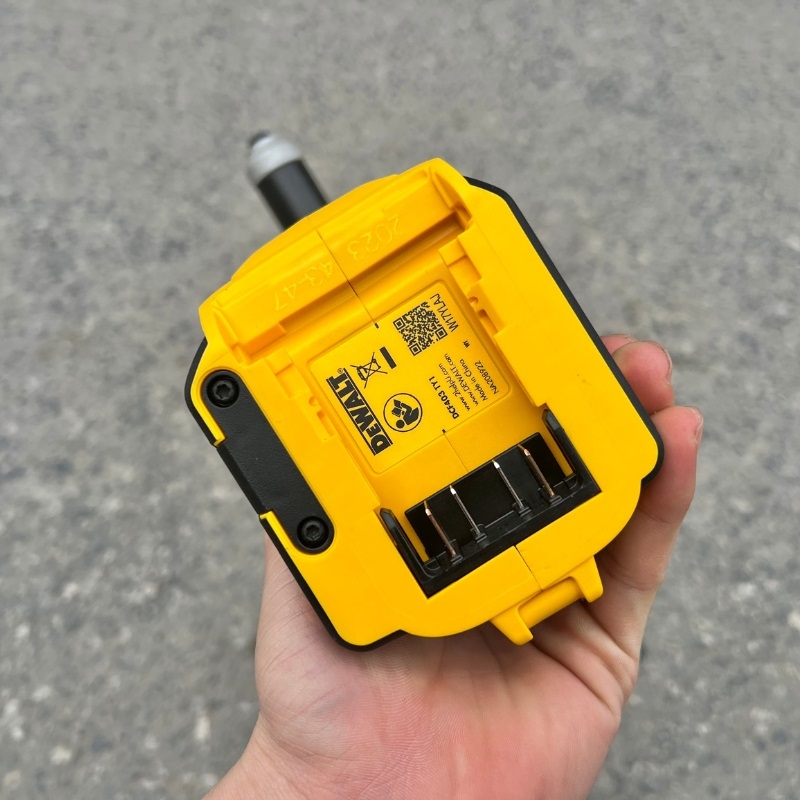 Máy rút rivet dùng pin Dewalt DCF403NT-XJ