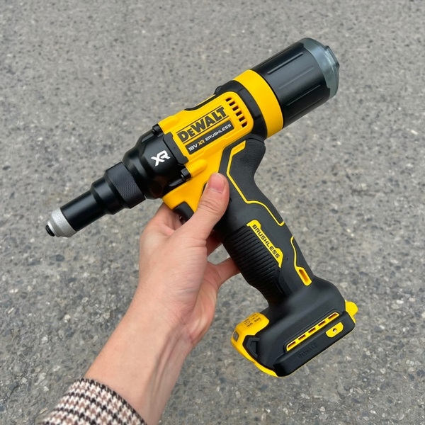 Máy rút rivet dùng pin Dewalt DCF403NT-XJ