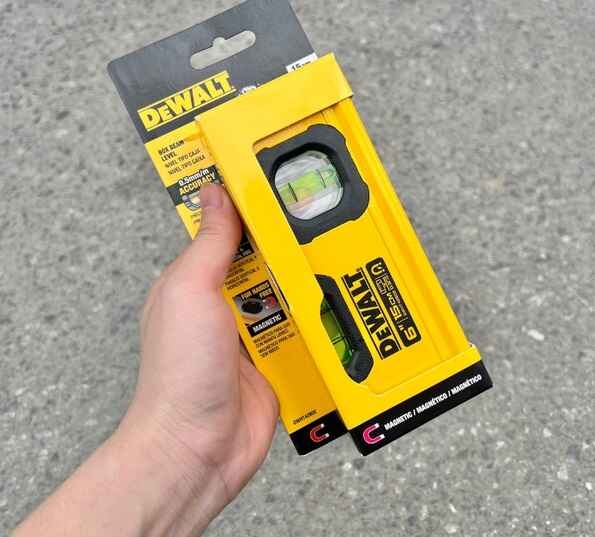 Thước thủy cân bằng Dewalt DWHT42802 150mm