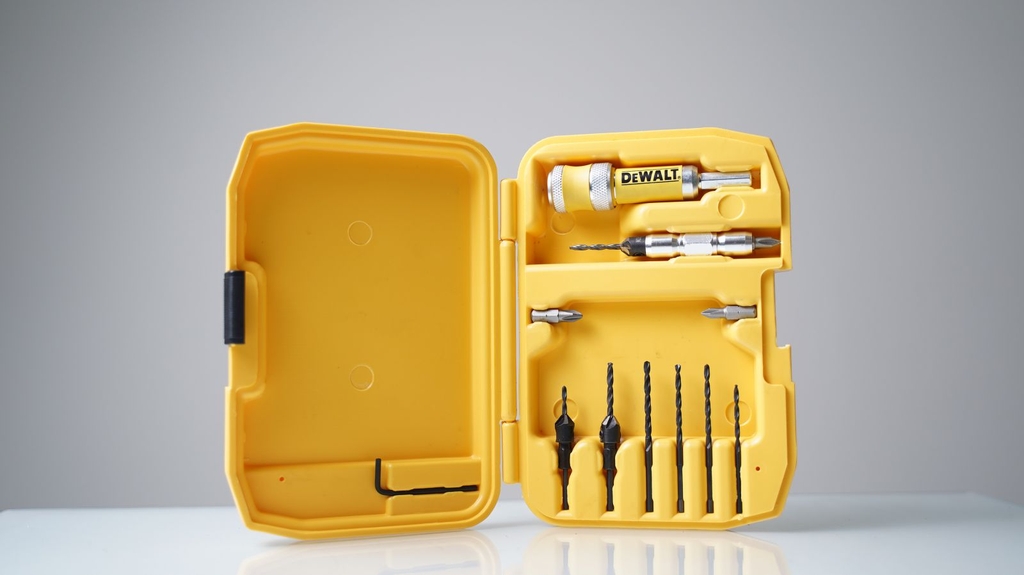 Bộ mũi khoan và đầu hít năm châm 12 món DeWalt DW2735P