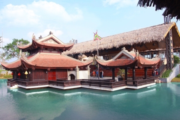 Làng văn hóa Nắng Sông Hồng