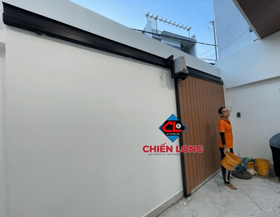 Cổng sắt lùa ray treo hệ tự động nhập khẩu mẫu mã hiện đại