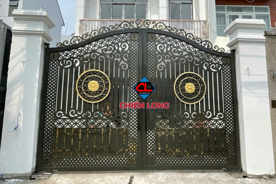 Mẫu cổng sắt 2 cánh dạng Vòm cnc mỹ thuật - Mẫu mới 2025