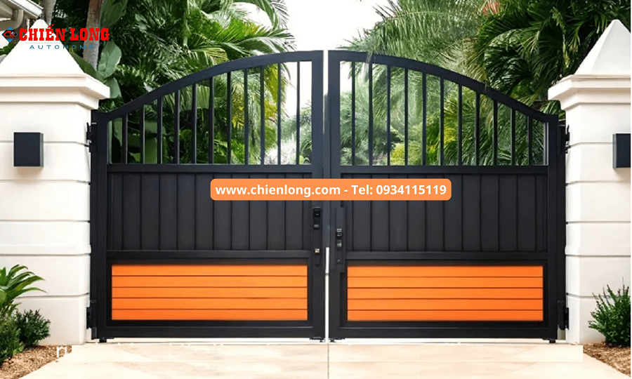 Mẫu Cổng sắt 2 cánh kiểu Vòm Cong thiết kế độ đáo cho Biệt thự sân vường BT-SV05