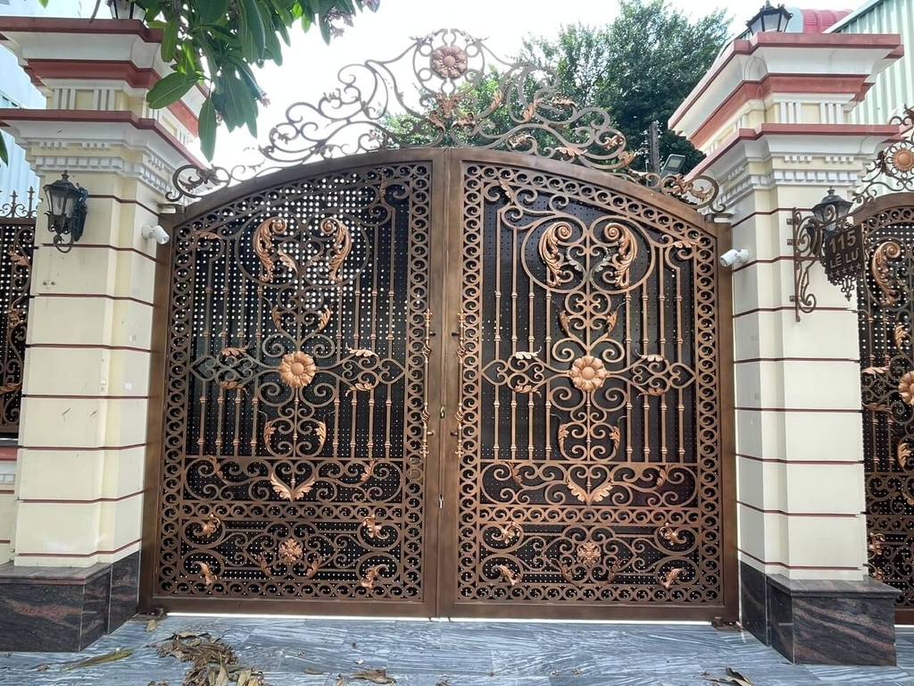 Mẫu cổng sắt CNC Mỹ Thuật tân cổ điển sự kết hợp hoàn hảo- Đẳng cấp