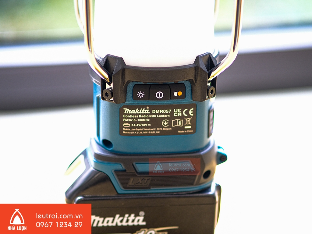 Đèn kết hợp Radio dùng pin (18V/14.4V) Makita DMR057