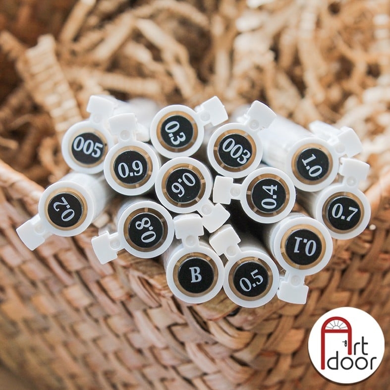 Bút line kháng nước Đen MARVY Uchida (cây lẻ)