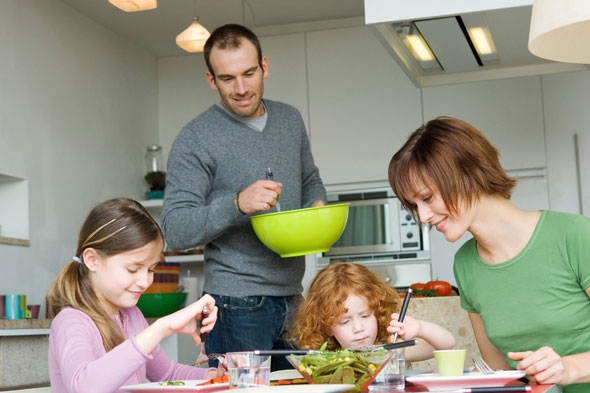 Người nội trợ và thói quen tai hại khi sử dụng bếp điện từ