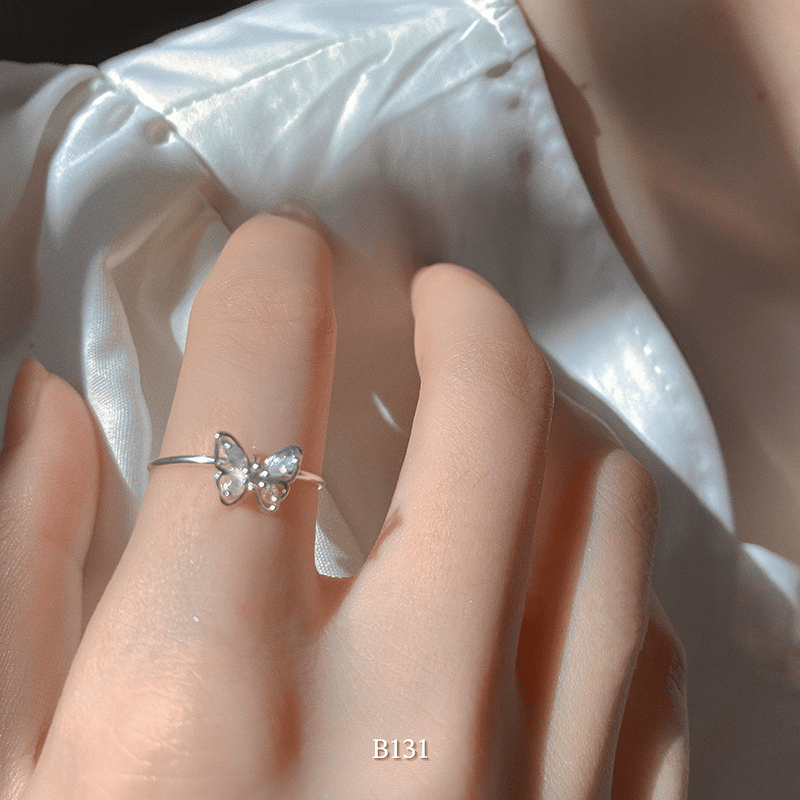 Nhẫn đính đá màu hình bướm B131