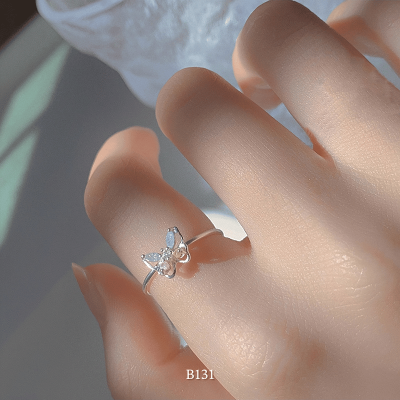 Nhẫn đính đá màu hình bướm B131