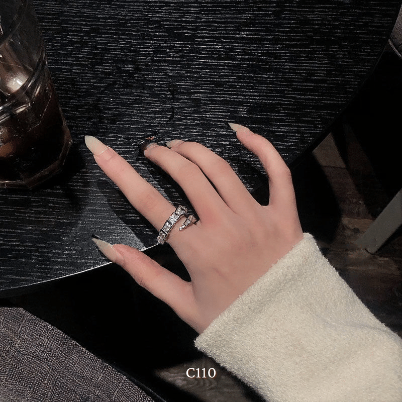 Nhẫn nữ hình rắn nạm đá cao cấp có thể tùy chỉnh size phong cách thời trang cá tính - C110