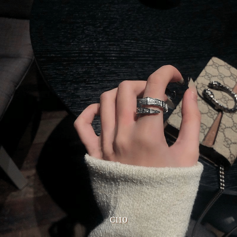 Nhẫn nữ hình rắn nạm đá cao cấp có thể tùy chỉnh size phong cách thời trang cá tính - C110