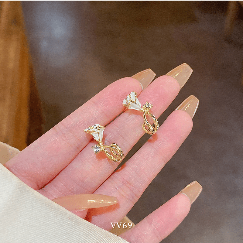 Bông tai hoa cách điệu phối đá thời trang nữ tính Hàn Quốc VV69