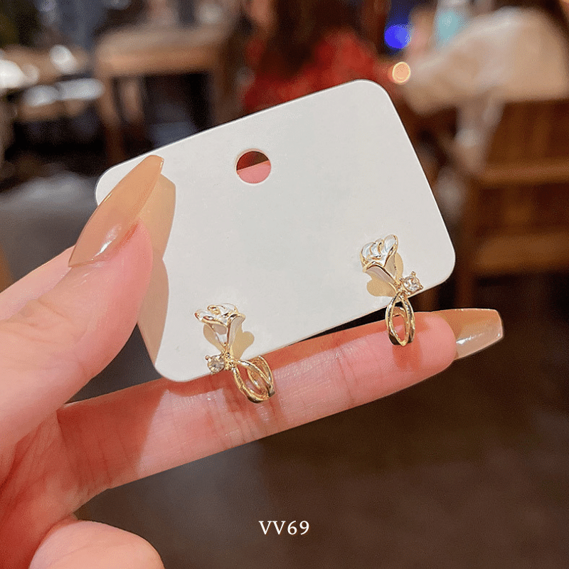Bông tai hoa cách điệu phối đá thời trang nữ tính Hàn Quốc VV69