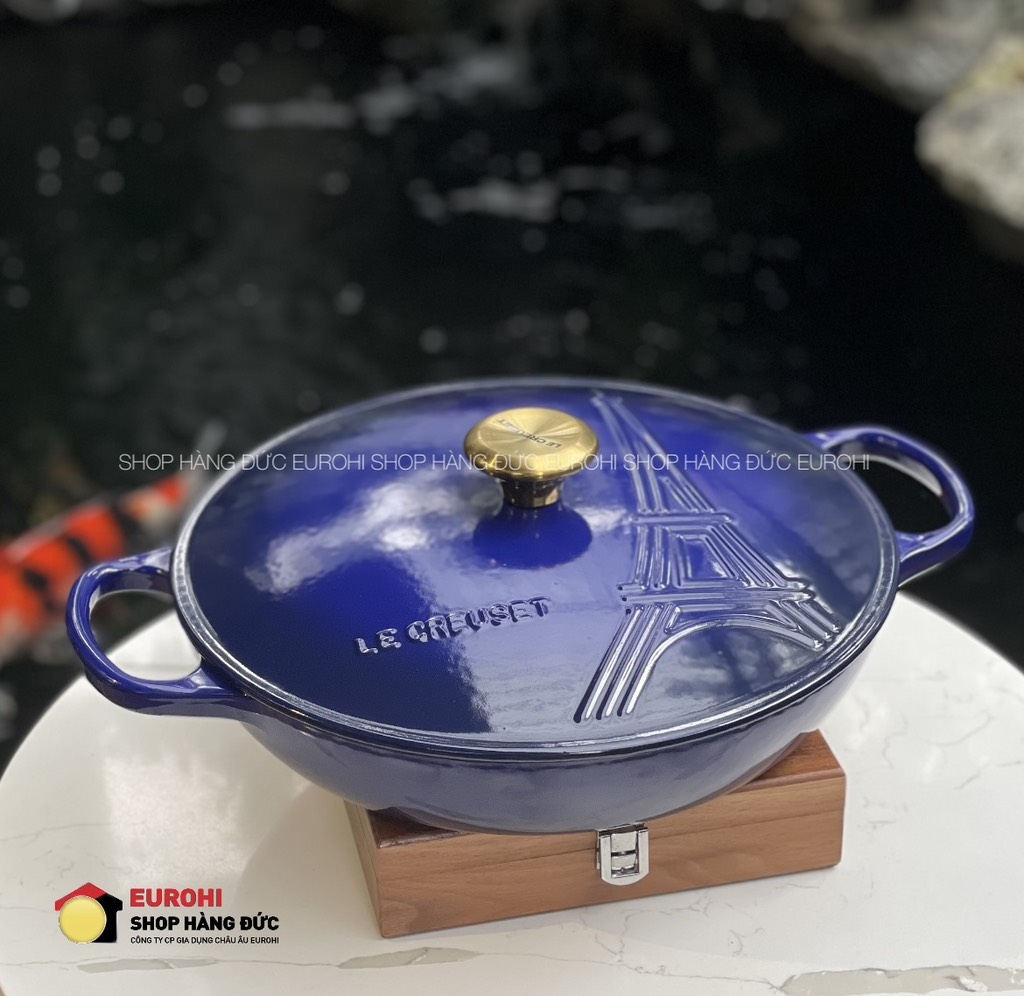 Chảo gang Le Creuset Shiny White tháp Eiffel xanh 30cm 3.5L (21987 30 48 02441)