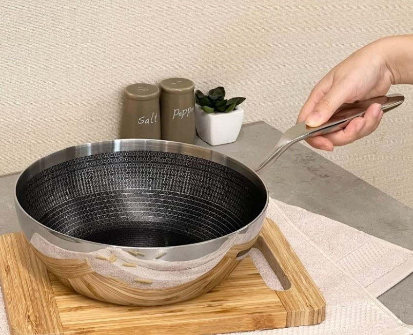 Chảo inox chống dính hoa văn nổi Kaiyo Tri-Ply sâu lòng 26cm