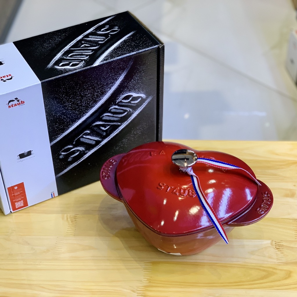 Nồi gang Staub Heart Cocotte trái tim màu Đỏ 20cm 1,75L 40509-798