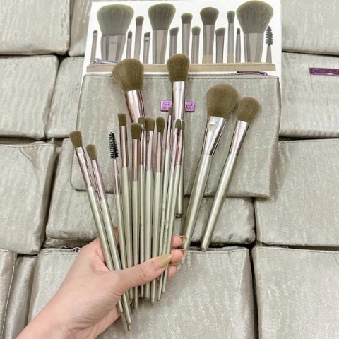 Bộ cọ BH Cosmetics Lavish Elegance 15 cây (kèm túi đựng)