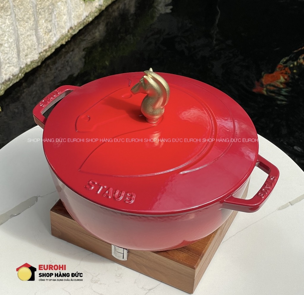 Nồi gang Staub đỏ núm ngựa 24cm 3.6L (1034441)