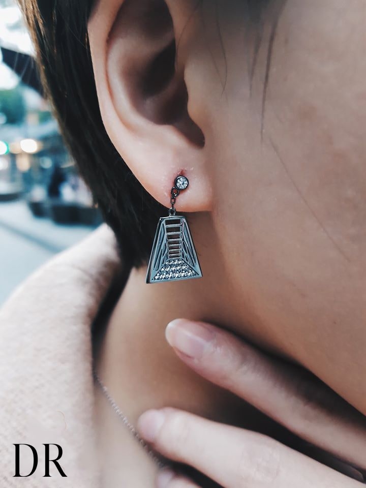 Khuyên tai Long Biên