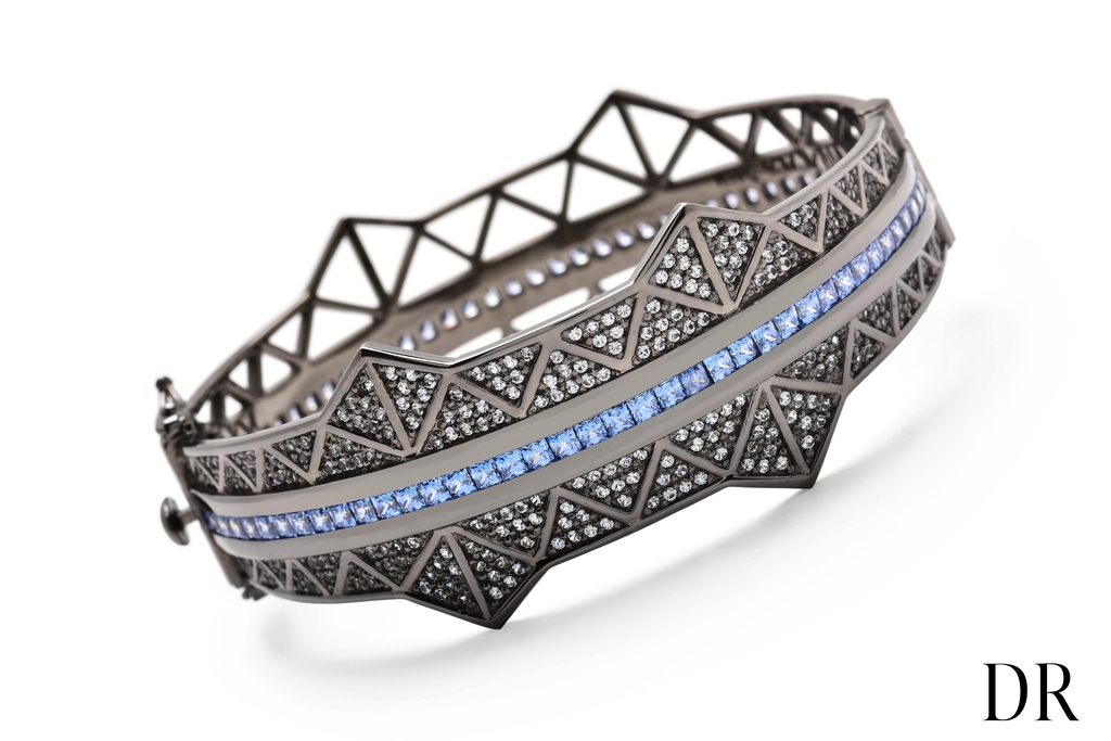 Vòng tay Long Biên