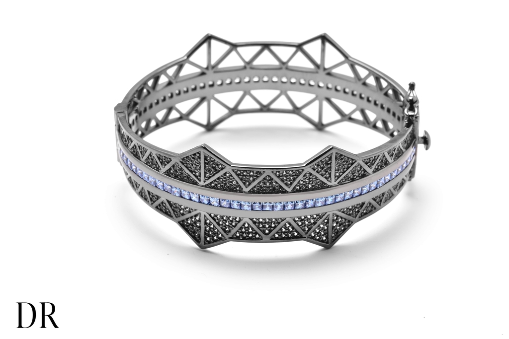 Vòng tay Long Biên