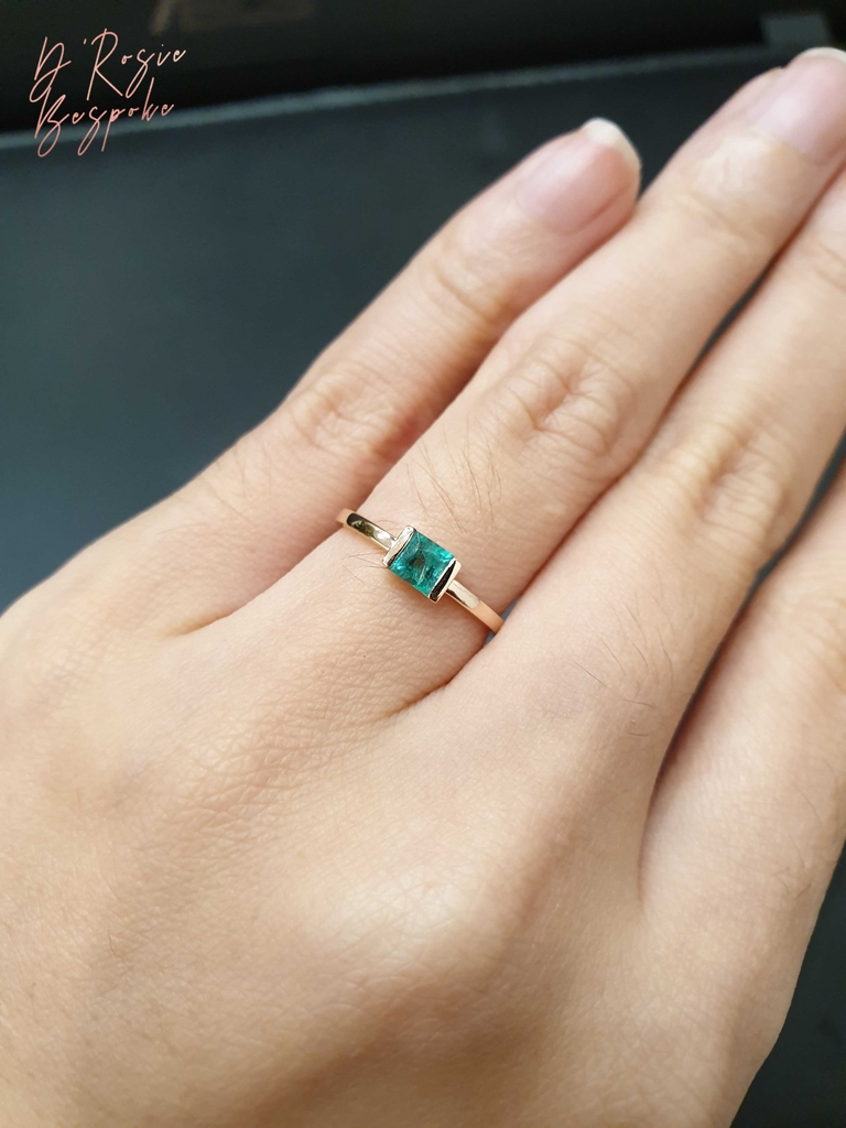 NHẪN VÀNG 14K VIÊN CHỦ NGỌC LỤC BẢO MINI