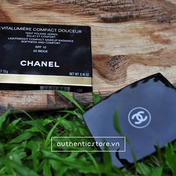 Phấn phủ Chanel Vitalumiere Compact Douceur Lightweight Compact