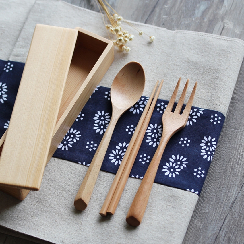 Bộ muỗng, nĩa, đũa gỗ nâu nhạt (có kèm hộp gỗ)