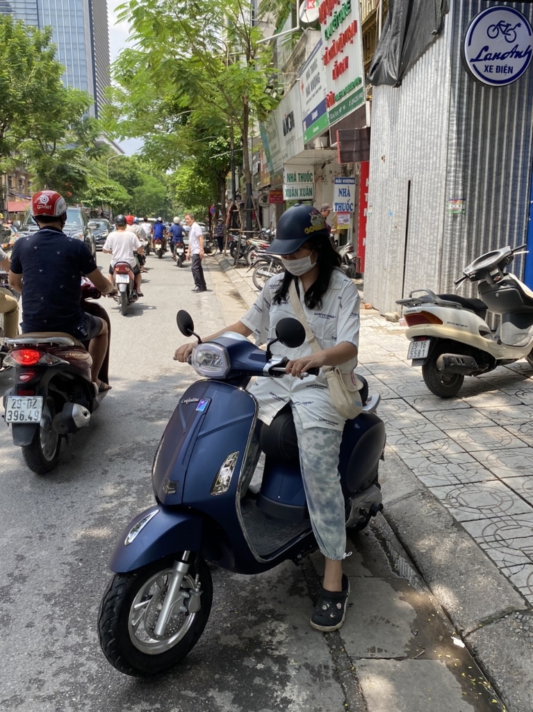 xe ga 50cc với những đường nét thiết kế mềm mại