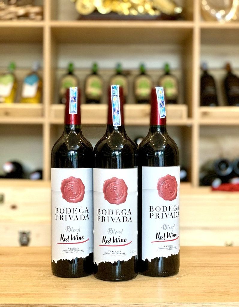 Rượu vang Argentina Bodega Privada Blend Red Wine .