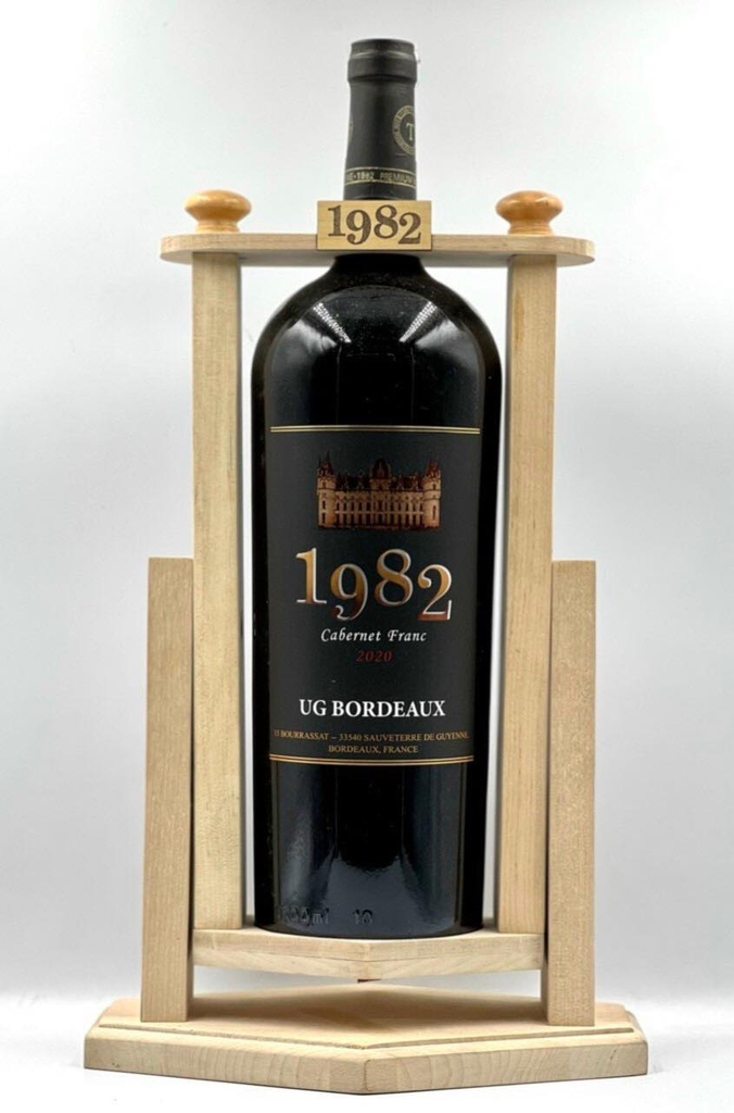Rượu vang 1982 1500Ml + kệ gỗ