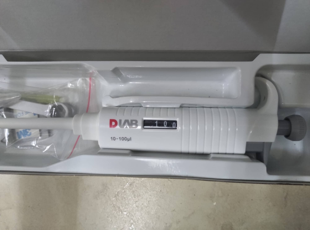 Dụng cụ hút mẫu hút chất lỏng Micropipet Dragonlab hấp tiệt trùng 1 kênh