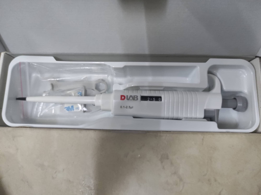 Dụng cụ hút mẫu hút chất lỏng Micropipet Dragonlab hấp tiệt trùng 1 kênh